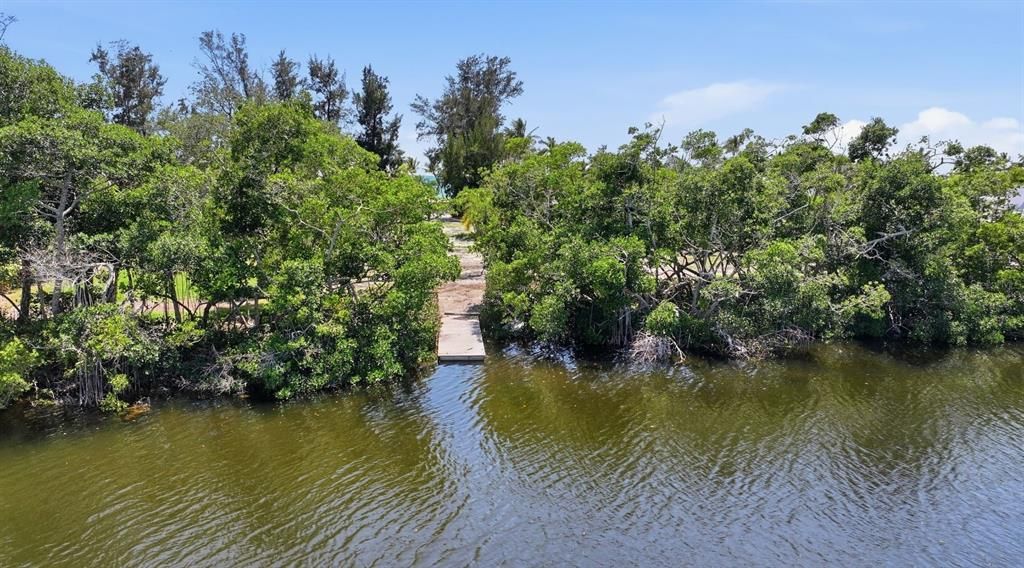 待售: $1,845,000 (0.94 acres)
