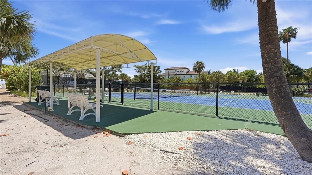 待售: $1,845,000 (0.94 acres)
