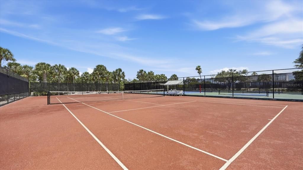 待售: $1,845,000 (0.94 acres)