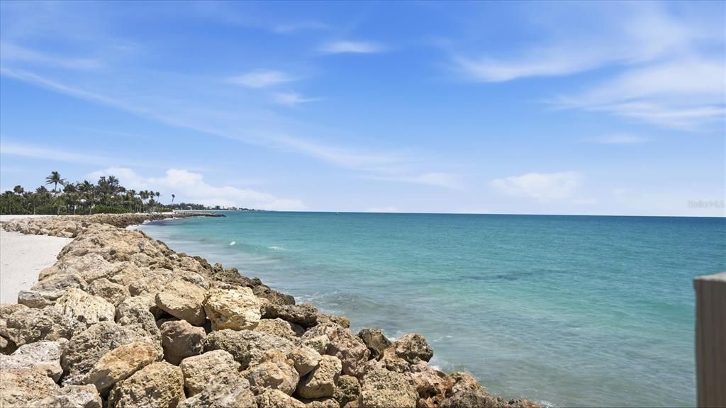 待售: $1,845,000 (0.94 acres)