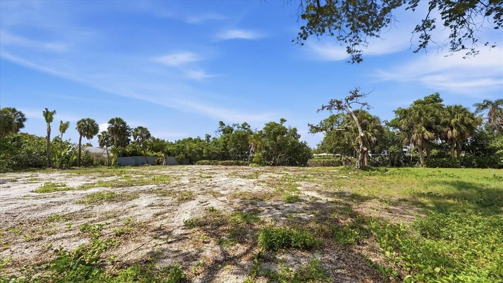 待售: $1,845,000 (0.94 acres)