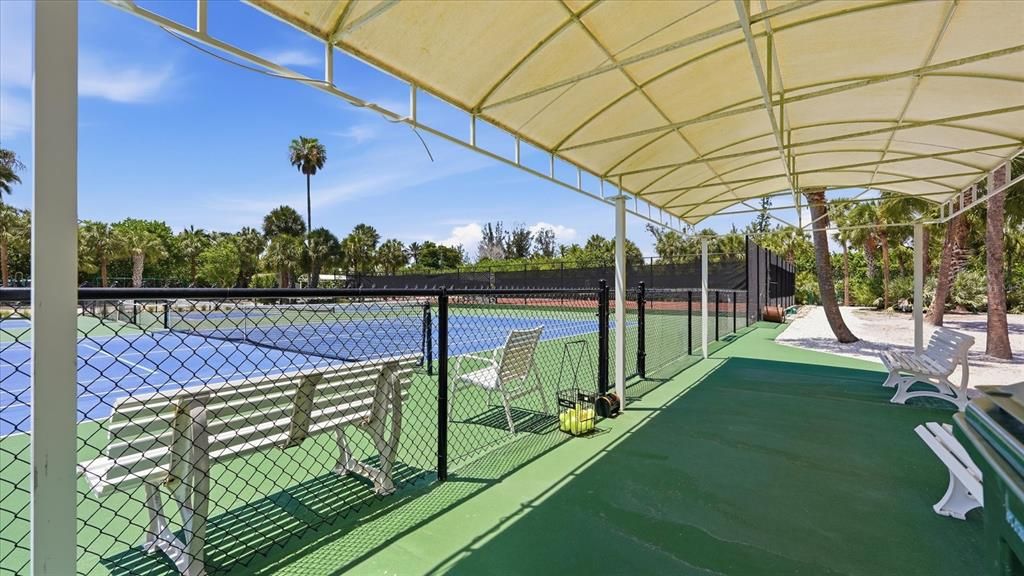 待售: $1,845,000 (0.94 acres)