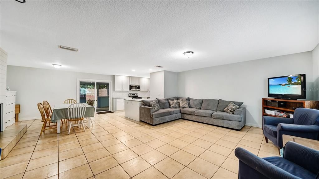 En Venta: $349,000 (3 camas, 2 baños, 1428 Pies cuadrados)