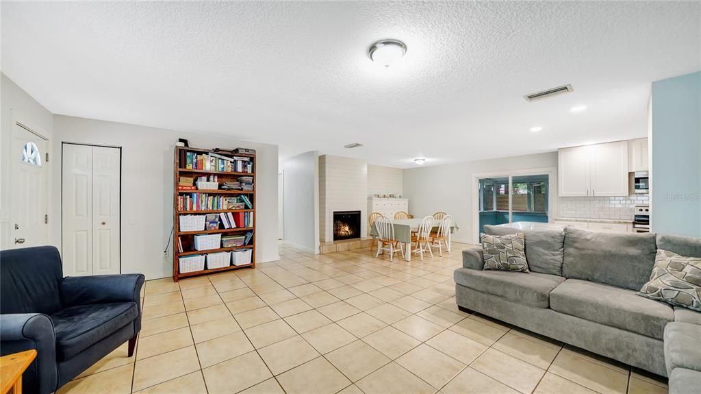 En Venta: $349,000 (3 camas, 2 baños, 1428 Pies cuadrados)