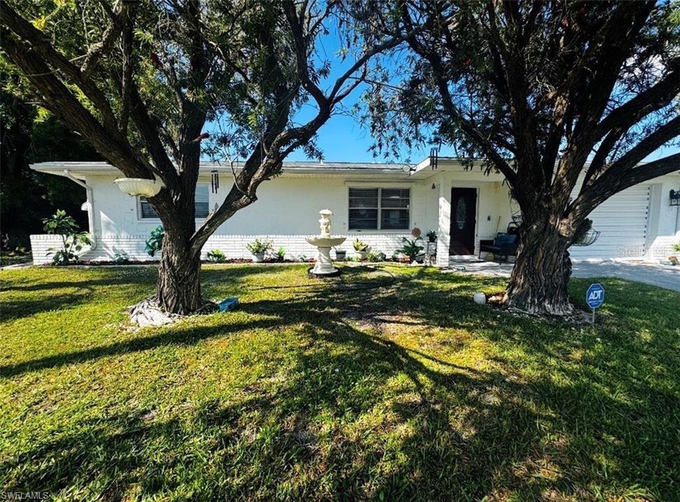 For Sale: $190,000 (2 beds, 2 baths, 988 Square Feet)