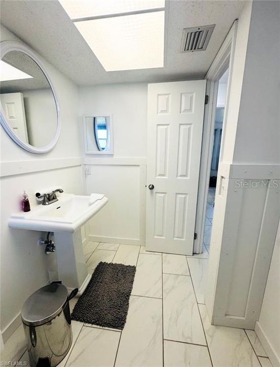 For Sale: $190,000 (2 beds, 2 baths, 988 Square Feet)