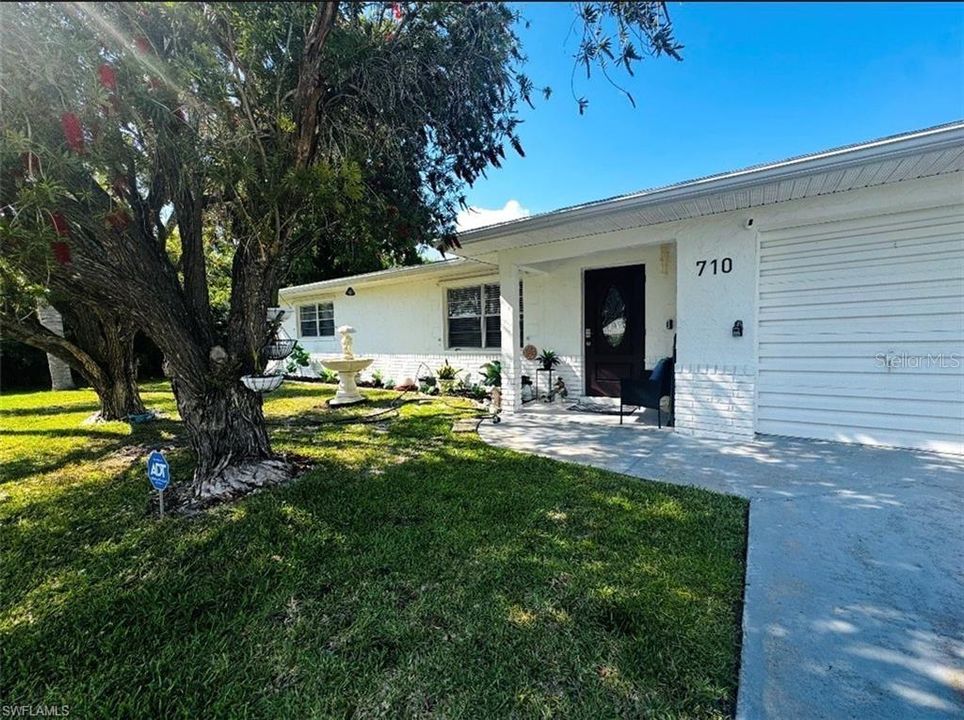 For Sale: $190,000 (2 beds, 2 baths, 988 Square Feet)