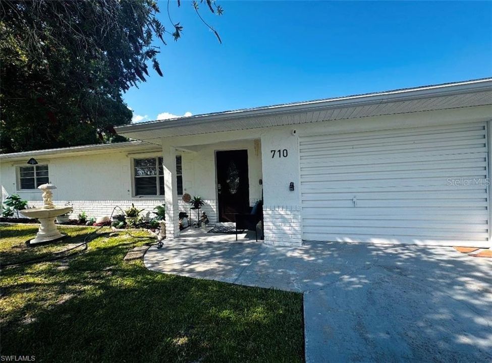 For Sale: $190,000 (2 beds, 2 baths, 988 Square Feet)