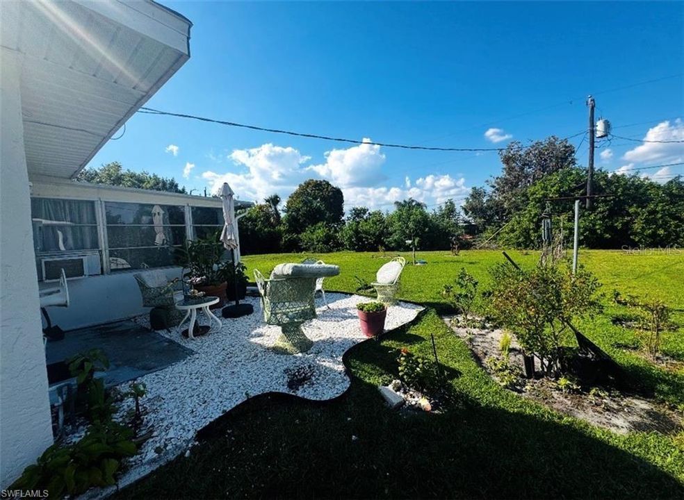 For Sale: $190,000 (2 beds, 2 baths, 988 Square Feet)