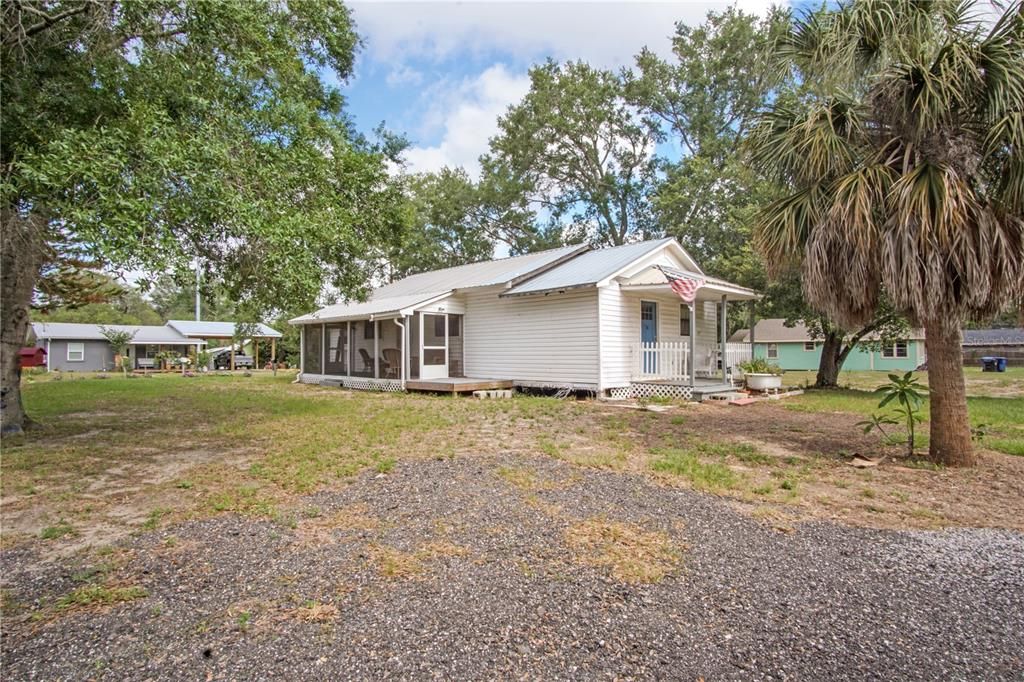 For Rent: $1,595 (3 beds, 2 baths, 944 Square Feet)