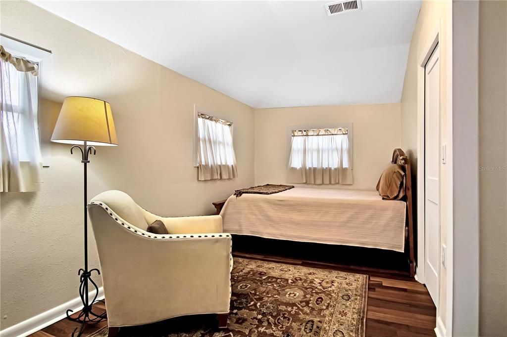 For Rent: $1,595 (3 beds, 2 baths, 944 Square Feet)