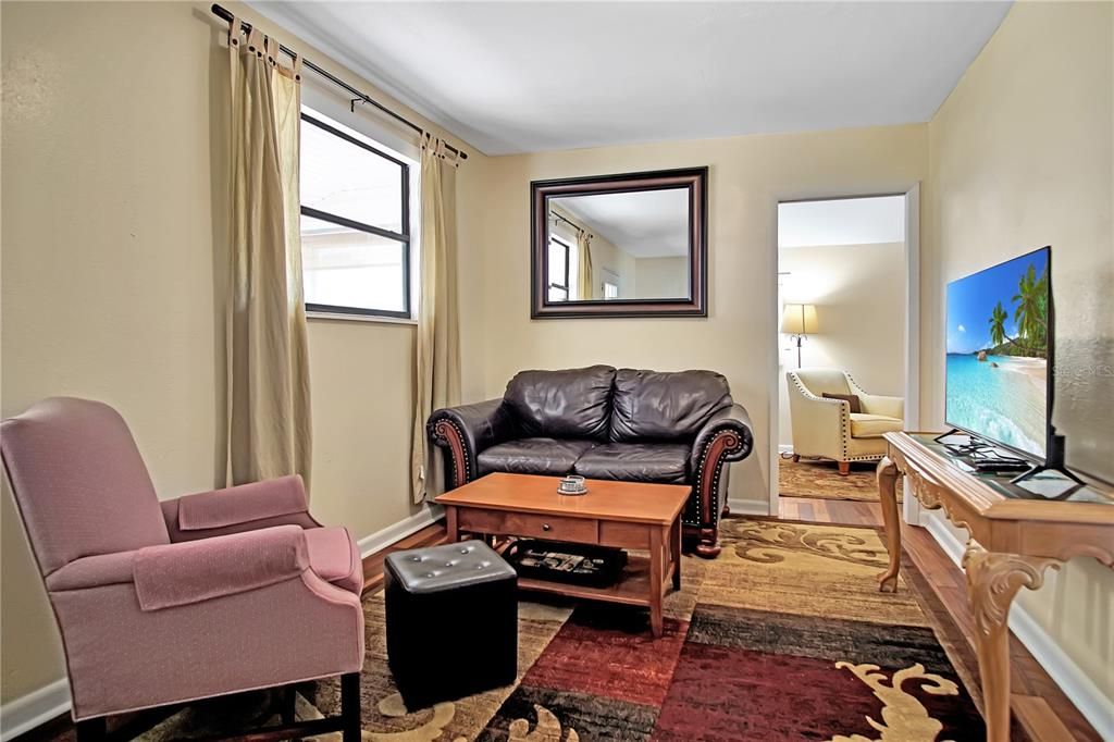 For Rent: $1,595 (3 beds, 2 baths, 944 Square Feet)