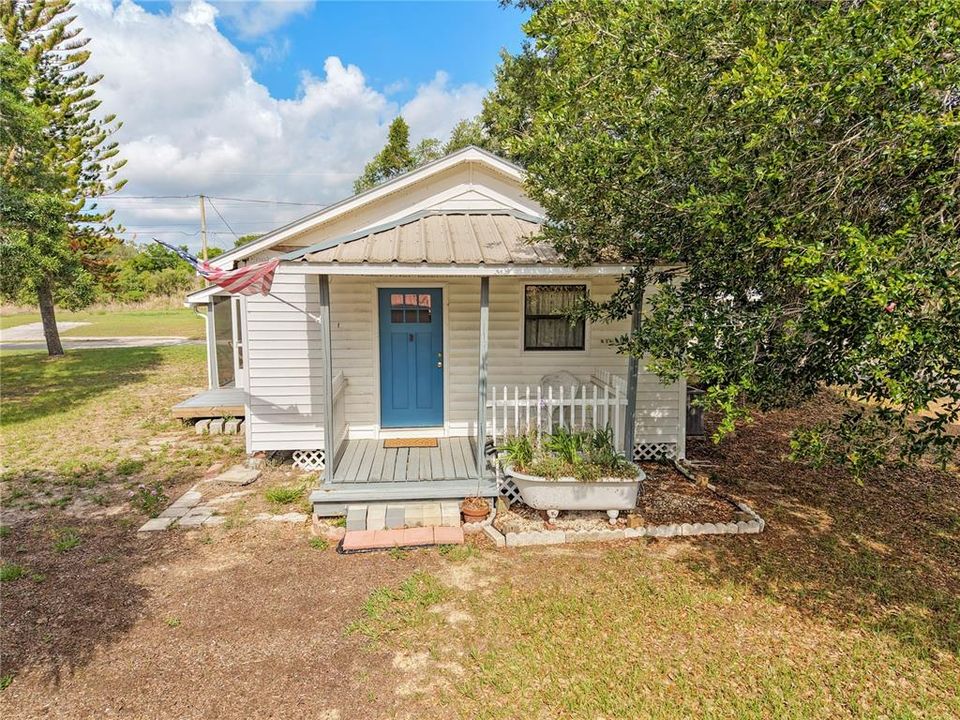 For Rent: $1,595 (3 beds, 2 baths, 944 Square Feet)