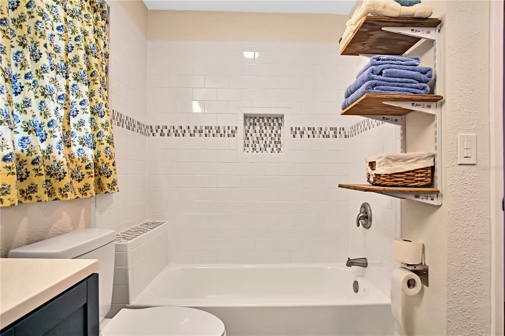 For Rent: $1,595 (3 beds, 2 baths, 944 Square Feet)