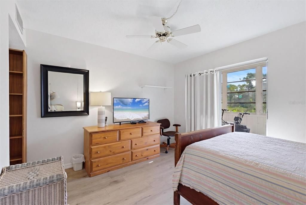 For Sale: $134,900 (2 beds, 2 baths, 946 Square Feet)