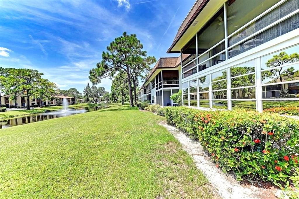 For Sale: $134,900 (2 beds, 2 baths, 946 Square Feet)