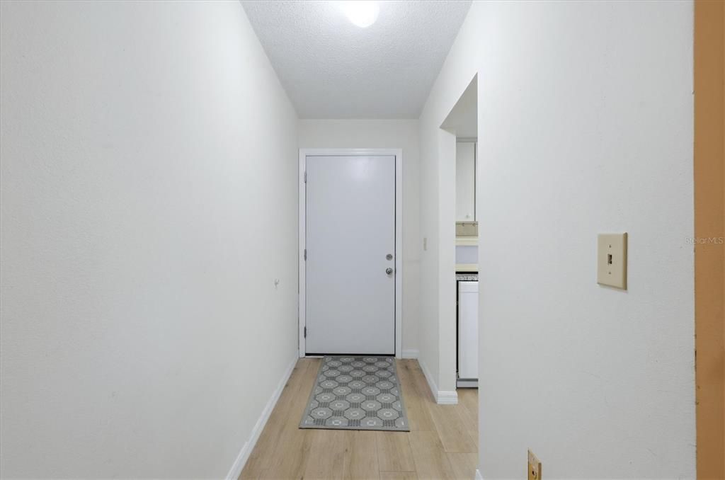 For Sale: $134,900 (2 beds, 2 baths, 946 Square Feet)