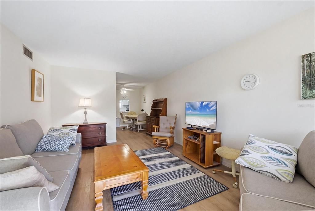 For Sale: $134,900 (2 beds, 2 baths, 946 Square Feet)