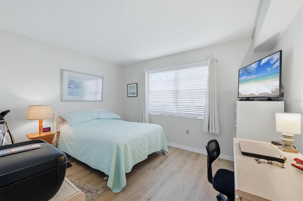 For Sale: $134,900 (2 beds, 2 baths, 946 Square Feet)