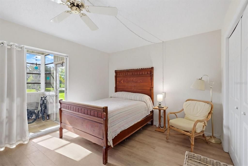 For Sale: $134,900 (2 beds, 2 baths, 946 Square Feet)
