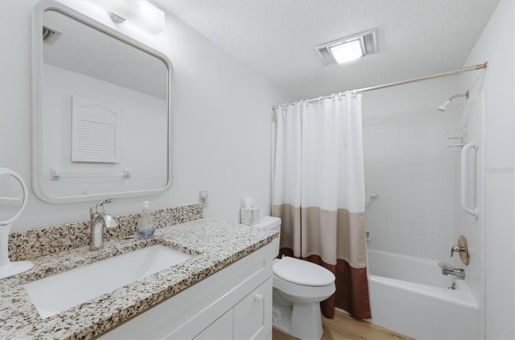 For Sale: $134,900 (2 beds, 2 baths, 946 Square Feet)