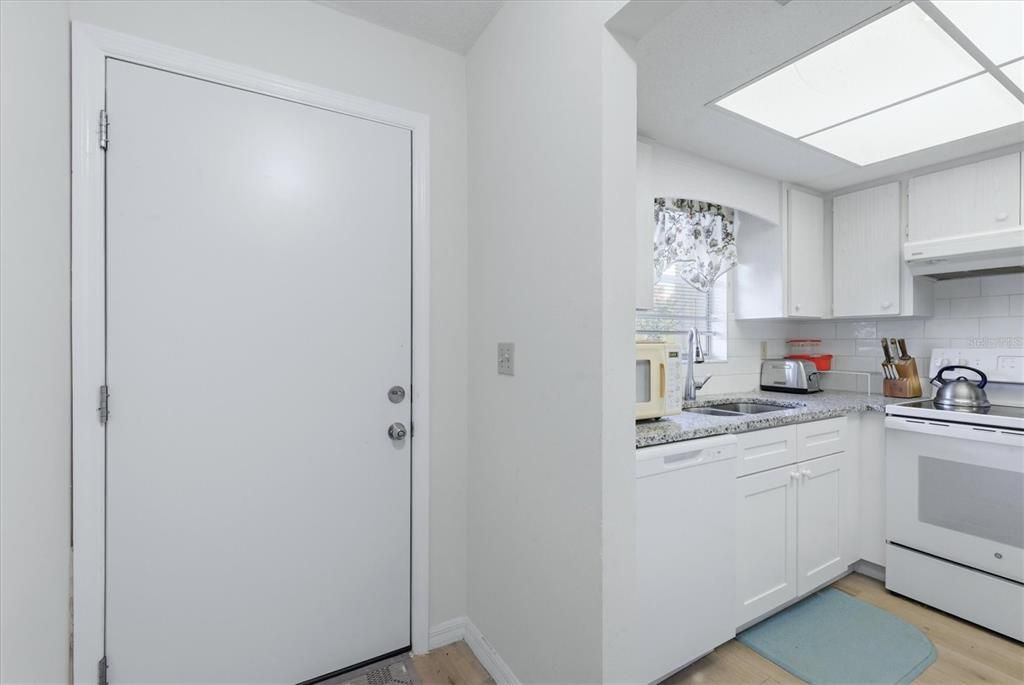 For Sale: $134,900 (2 beds, 2 baths, 946 Square Feet)