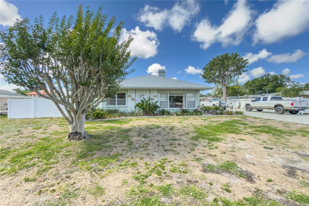 For Sale: $509,900 (2 beds, 2 baths, 1044 Square Feet)