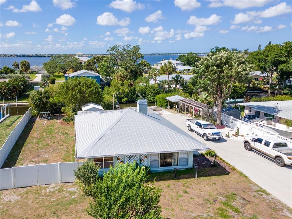 For Sale: $509,900 (2 beds, 2 baths, 1044 Square Feet)