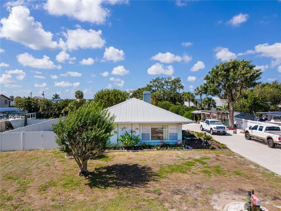 For Sale: $509,900 (2 beds, 2 baths, 1044 Square Feet)