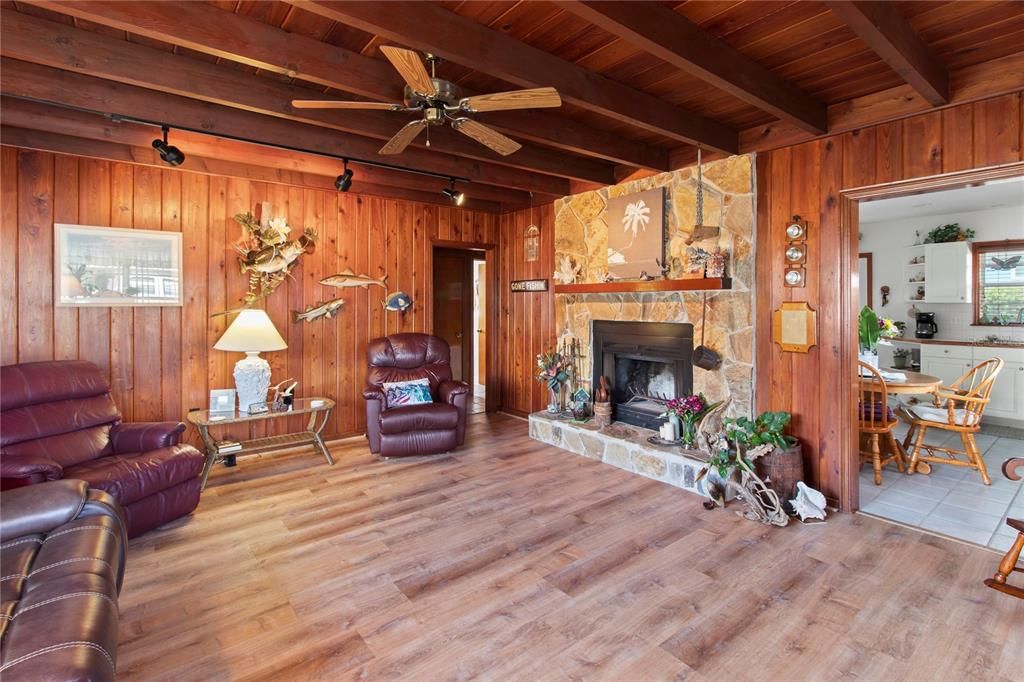 For Sale: $509,900 (2 beds, 2 baths, 1044 Square Feet)