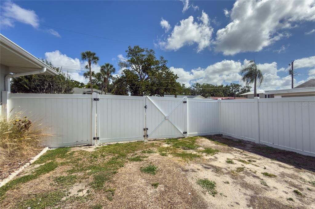 For Sale: $509,900 (2 beds, 2 baths, 1044 Square Feet)