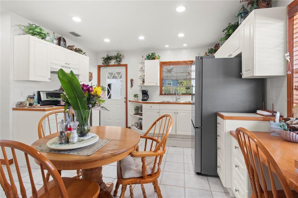 For Sale: $509,900 (2 beds, 2 baths, 1044 Square Feet)