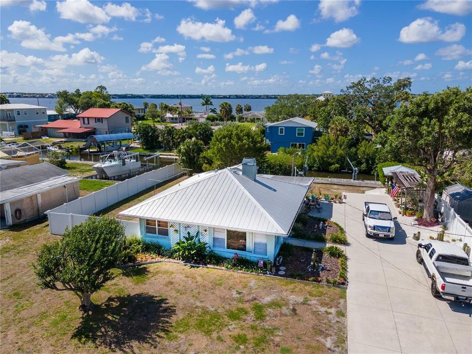 For Sale: $509,900 (2 beds, 2 baths, 1044 Square Feet)