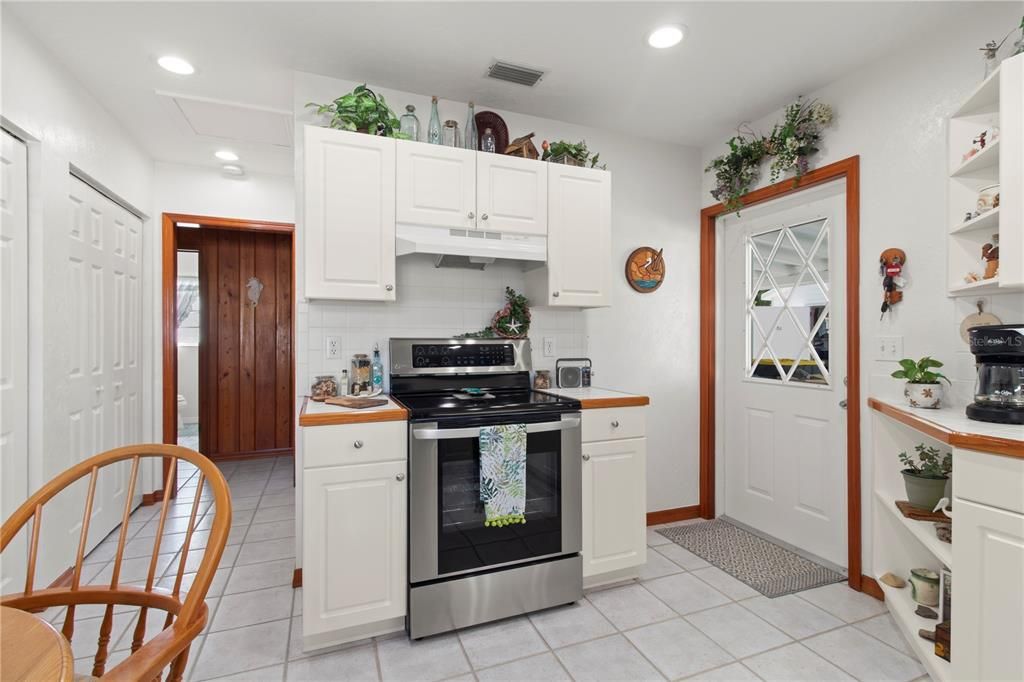 For Sale: $509,900 (2 beds, 2 baths, 1044 Square Feet)