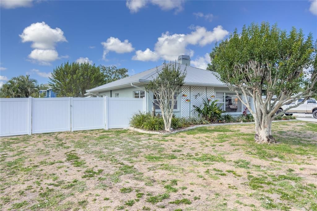 For Sale: $509,900 (2 beds, 2 baths, 1044 Square Feet)