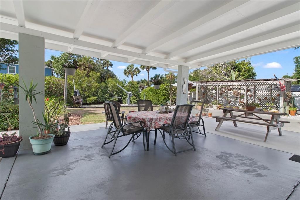 For Sale: $509,900 (2 beds, 2 baths, 1044 Square Feet)