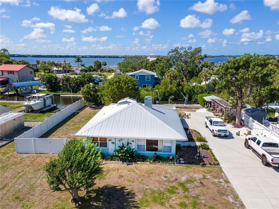 For Sale: $509,900 (2 beds, 2 baths, 1044 Square Feet)