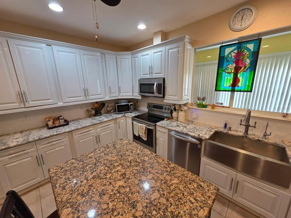 En Venta: $579,000 (4 camas, 3 baños, 2260 Pies cuadrados)