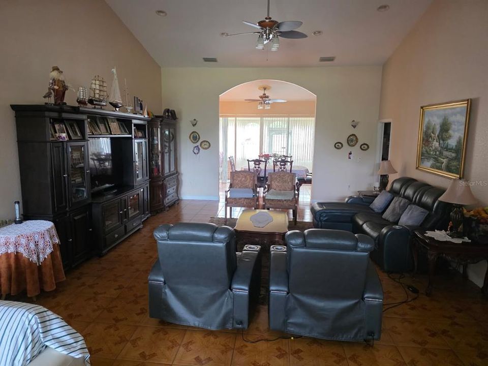 En Venta: $579,000 (4 camas, 3 baños, 2260 Pies cuadrados)