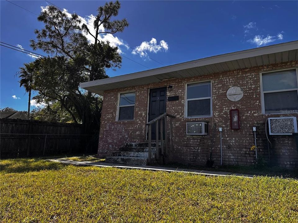 For Rent: $1,050 (1 beds, 1 baths, 700 Square Feet)
