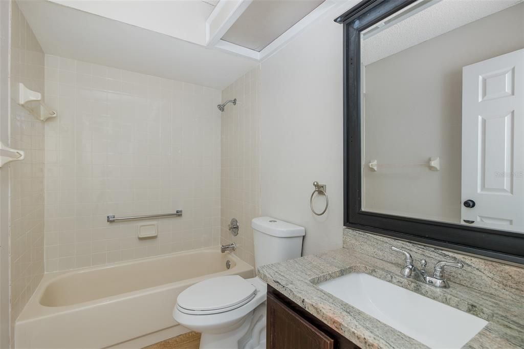 En Venta: $184,900 (2 camas, 2 baños, 1025 Pies cuadrados)