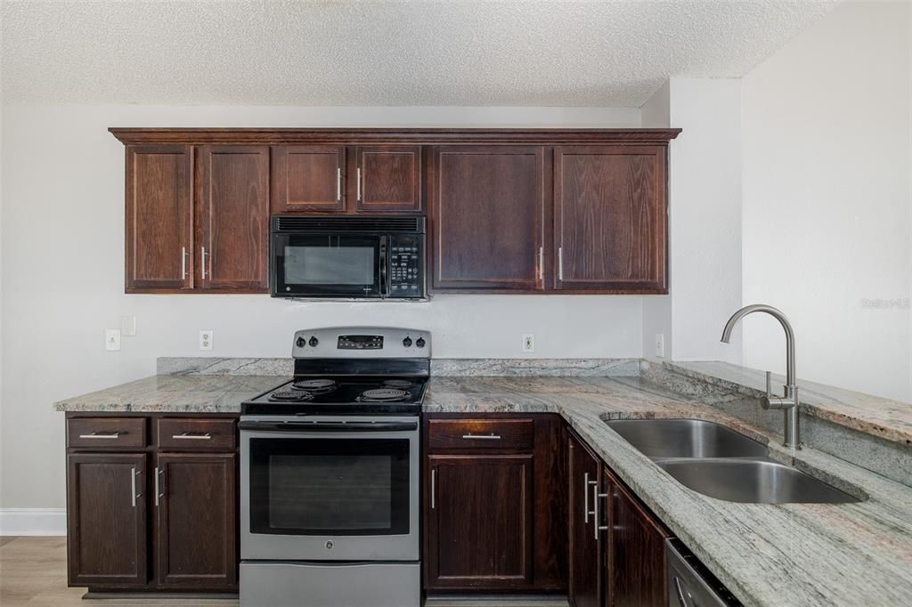 En Venta: $184,900 (2 camas, 2 baños, 1025 Pies cuadrados)