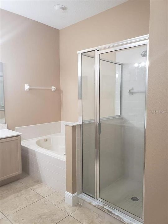 For Rent: $2,600 (4 beds, 2 baths, 1952 Square Feet)