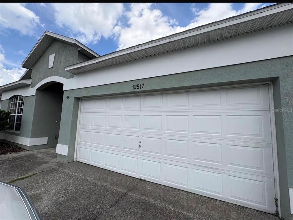 For Rent: $2,600 (4 beds, 2 baths, 1952 Square Feet)