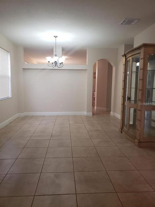 For Rent: $2,600 (4 beds, 2 baths, 1952 Square Feet)