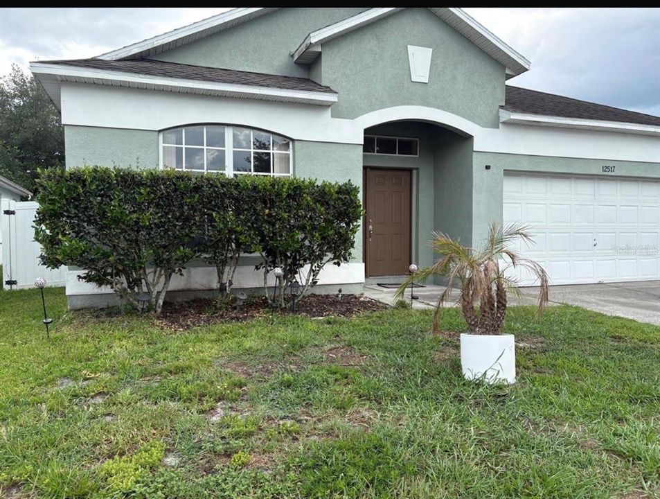 For Rent: $2,600 (4 beds, 2 baths, 1952 Square Feet)