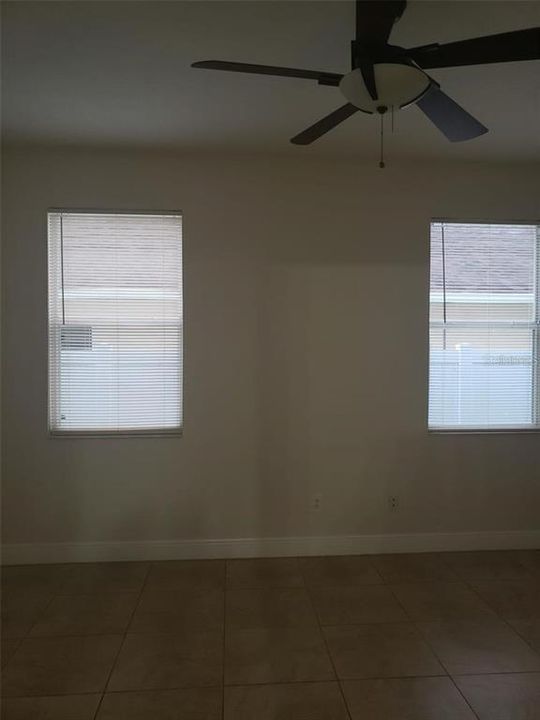 For Rent: $2,600 (4 beds, 2 baths, 1952 Square Feet)