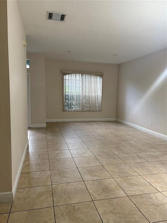 For Rent: $2,600 (4 beds, 2 baths, 1952 Square Feet)