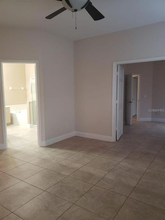 For Rent: $2,600 (4 beds, 2 baths, 1952 Square Feet)