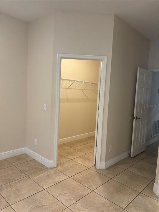 For Rent: $2,600 (4 beds, 2 baths, 1952 Square Feet)